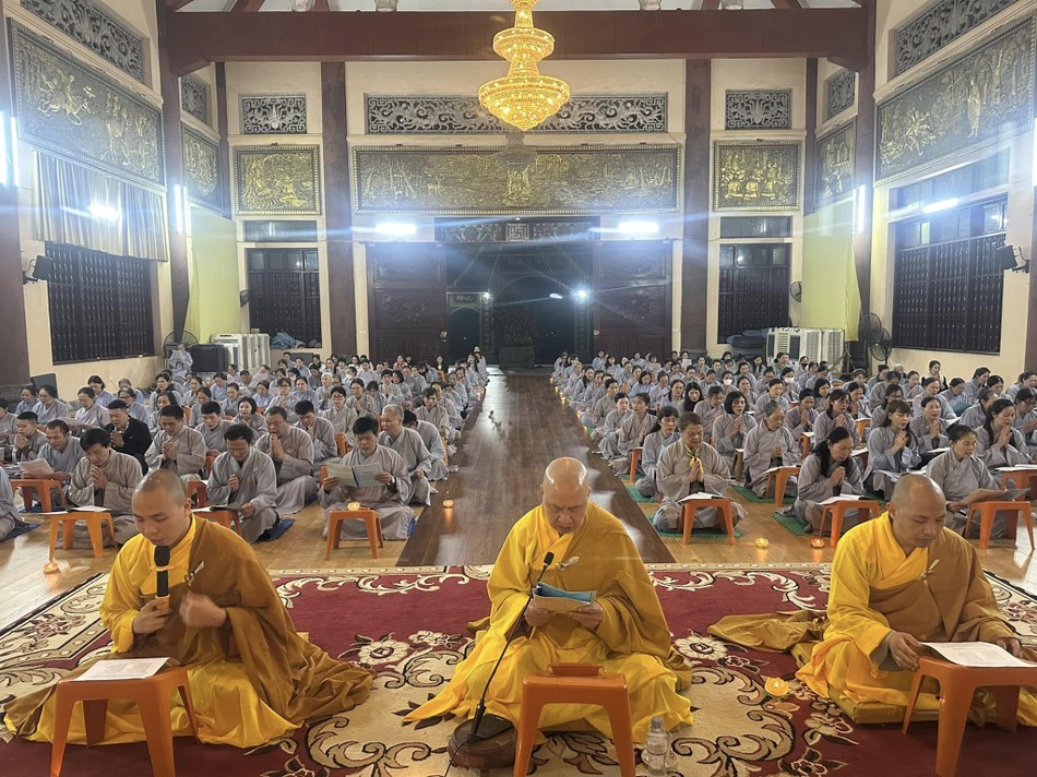 Chư Tăng hướng dẫn Phật tử tụng kinh Di giáo Chư Tăng hướng dẫn Phật tử tụng kinh Di giáo