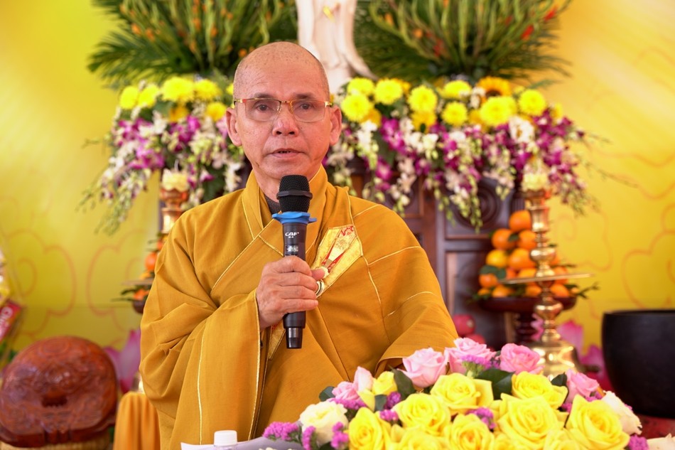 Hòa thượng Thích Hạnh Thể ban đạo từ Hòa thượng Thích Hạnh Thể ban đạo từ