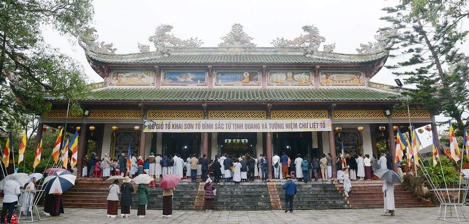 Lễ tưởng niệm Tổ khai sơn và chư lịch đại Tổ sư tổ đình Sắc tứ Tịnh Quang là dịp để mọi người cùng quay về nguồn cội, tri ân các bậc tiền nhân đã đặt nền móng cho sự phát triển của Phật giáo tại Quảng Trị nói riêng và Phật giáo Việt Nam nói chung