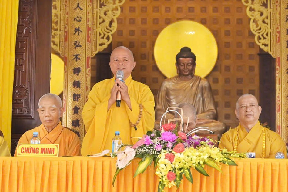 Hòa thượng Thích Đồng Nguyện ban đạo từ Hòa thượng Thích Đồng Nguyện ban đạo từ