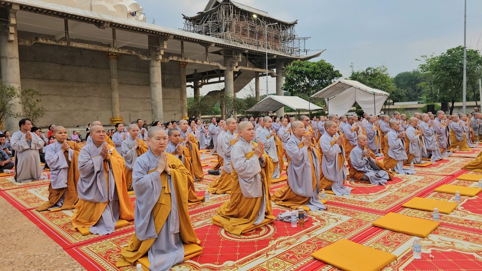 ... trì tụng chú Đại bi ... trì tụng chú Đại bi