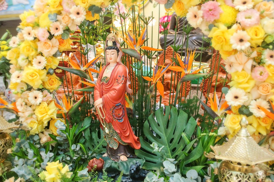 Tôn tượng Bồ-tát Quán Âm tại chùa Phật Huệ (TP.Gò Công, tỉnh Tiền Giang)