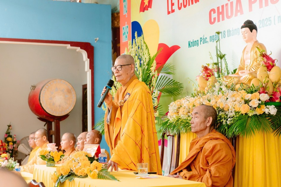 Hòa thượng Thích Châu Quang ban đạo từ Hòa thượng Thích Châu Quang ban đạo từ