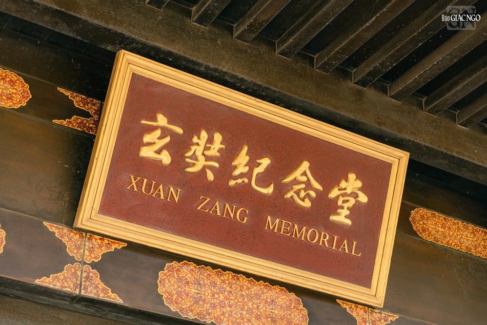 "Huyền Trang kỷ niệm đường" "Huyền Trang kỷ niệm đường"