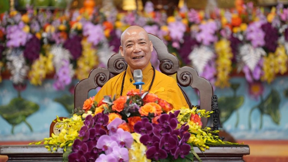 Hòa thượng Thích Bảo Nghiêm giáo giới các giới tử