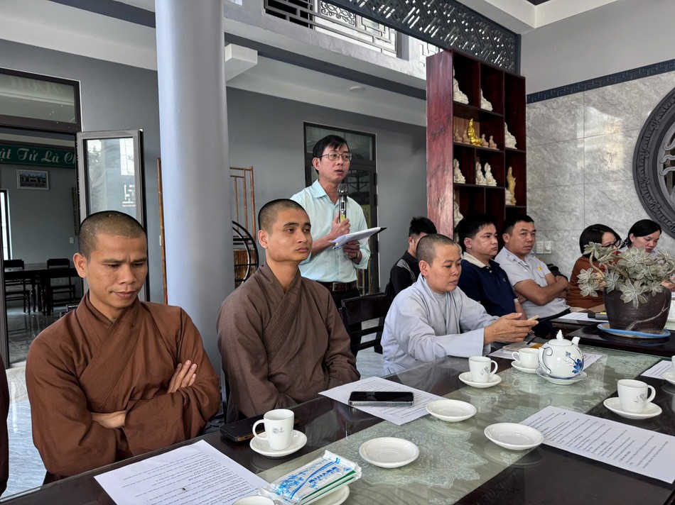 Thành viên của Ban phát biểu đóng góp ý kiến tại phiên họp Thành viên của Ban phát biểu đóng góp ý kiến tại phiên họp