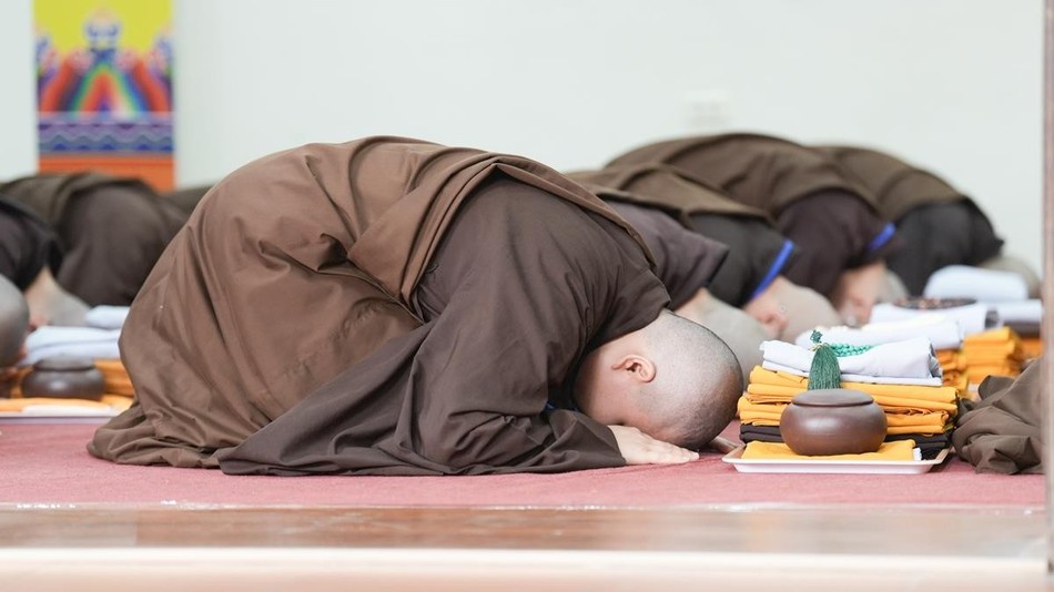 Thành kính đảnh lễ