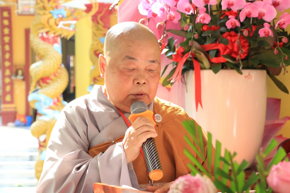 Ni sư Thích nữ Như Châu phát biểu khai mạc Ni sư Thích nữ Như Châu phát biểu khai mạc