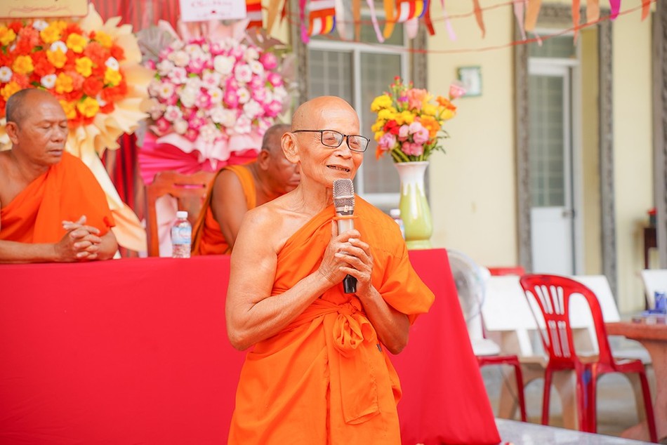 Đại đức tân trụ trì dâng lời phát nguyện Đại đức tân trụ trì dâng lời phát nguyện