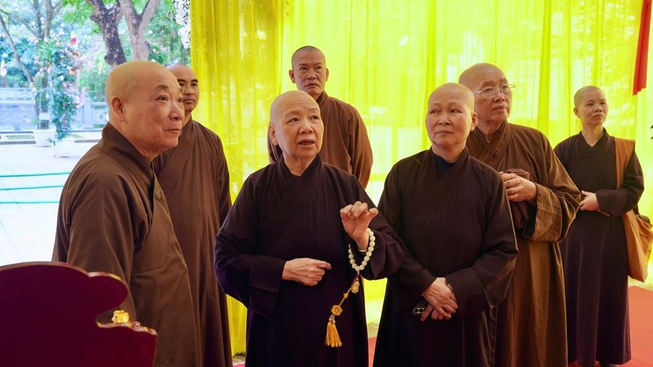 Chư Ni báo cáo về công tác tổ chức, chuẩn bị của các tiểu ban