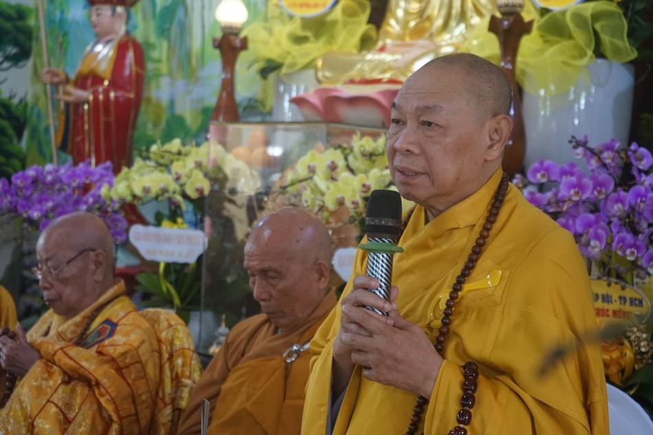 Hòa thượng Thích Từ Nghiêm ban đạo từ Hòa thượng Thích Từ Nghiêm ban đạo từ