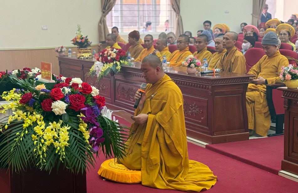 Đại đức Thích Phúc Khánh dâng lời phát nguyện Đại đức Thích Phúc Khánh dâng lời phát nguyện