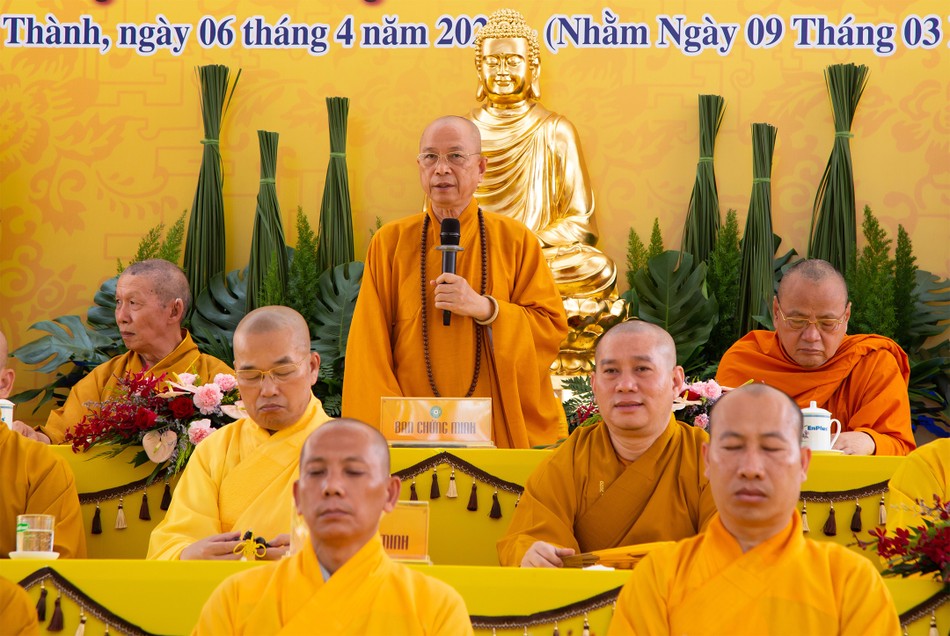 Thượng tọa Thích Huệ Khai ban đạo từ