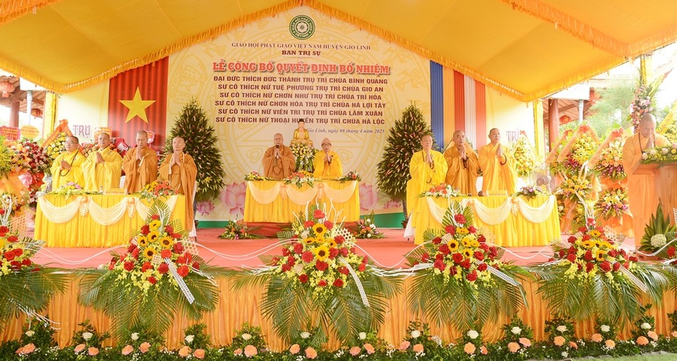 Chư tôn đức chứng minh buổi lễ