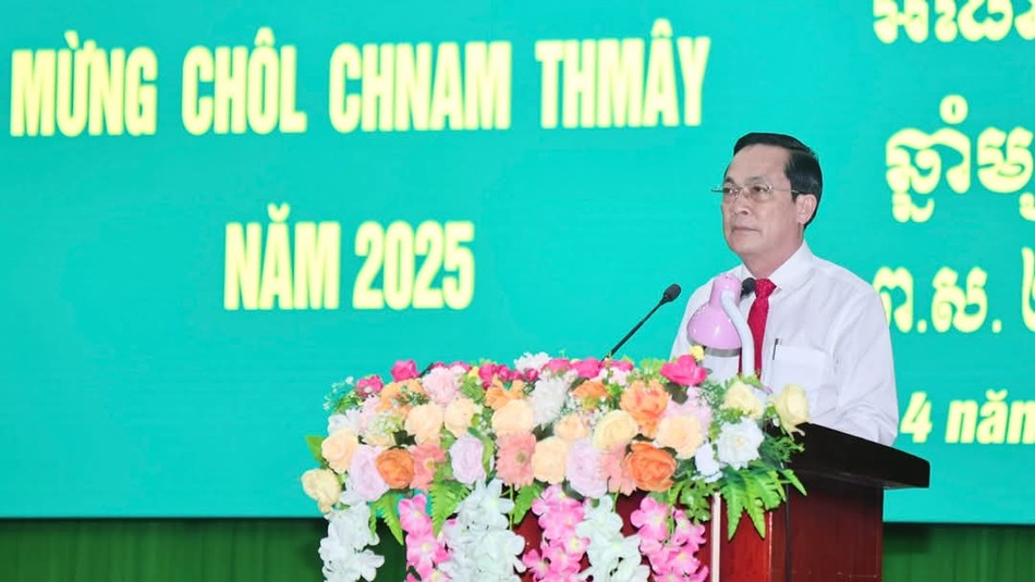Phó Bí thư Tỉnh ủy Trà Vinh Lâm Minh Đằng đọc thư chúc mừng Tết Chôl Chnăm Thmây năm 2025