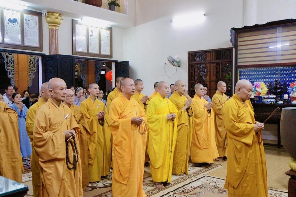 Hòa thượng Thích Nguyên Phước cùng chư Tăng, Phật tử môn phong tổ đình Long Khánh thành kính tưởng niệm Giác linh Hòa thượng Thích Tâm Hoàn Hòa thượng Thích Nguyên Phước cùng chư Tăng, Phật tử môn phong tổ đình Long Khánh thành kính tưởng niệm Giác linh Hòa thượng Thích Tâm Hoàn