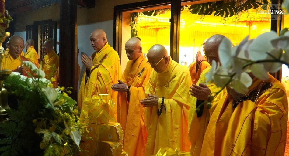 Nhất tâm đảnh lễ... Nhất tâm đảnh lễ...