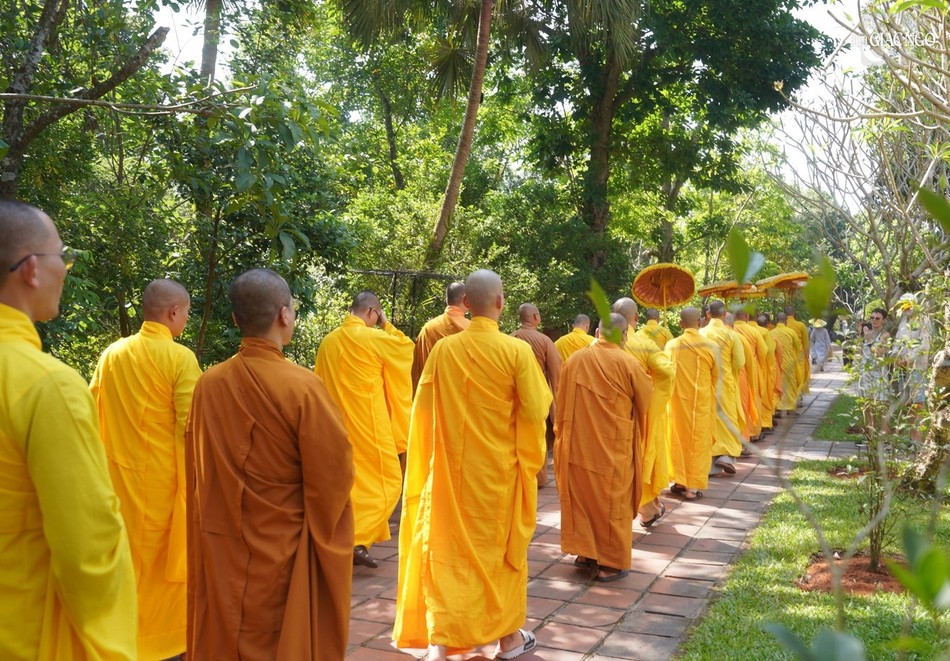 Hữu nhiễu bảo tháp Hữu nhiễu bảo tháp