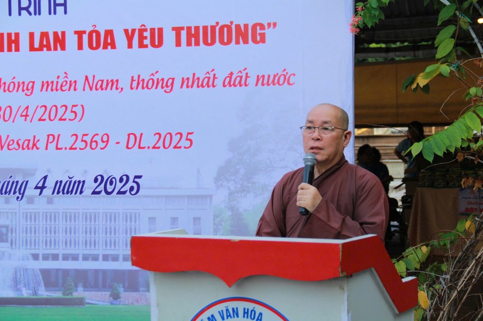 Thượng tọa Thích Đạt Đức phát biểu khai mạc Thượng tọa Thích Đạt Đức phát biểu khai mạc