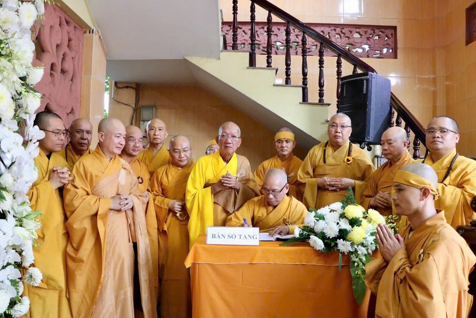 Hòa thượng Thích Huệ Minh ghi sổ tang lưu niệm Hòa thượng Thích Huệ Minh ghi sổ tang lưu niệm