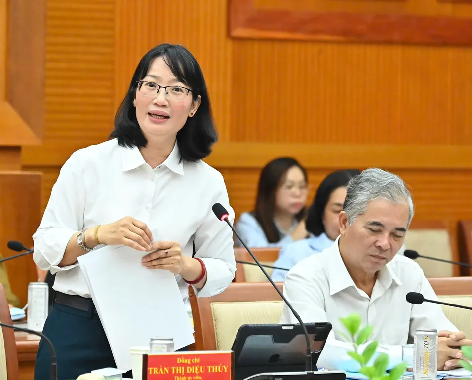 Phó Chủ tịch UBND TP.HCM Trần Thị Diệu Thúy phát biểu tại hội nghị Phó Chủ tịch UBND TP.HCM Trần Thị Diệu Thúy phát biểu tại hội nghị