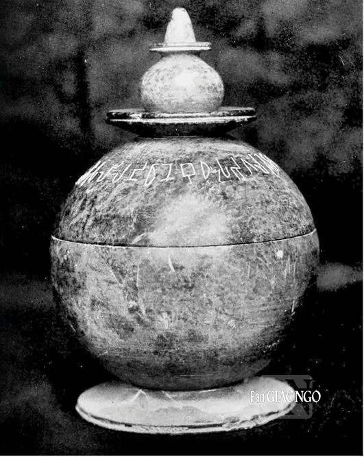 Bình đựng xá-lợi tại bảo tháp Piprāhwā Bình đựng xá-lợi tại bảo tháp Piprāhwā