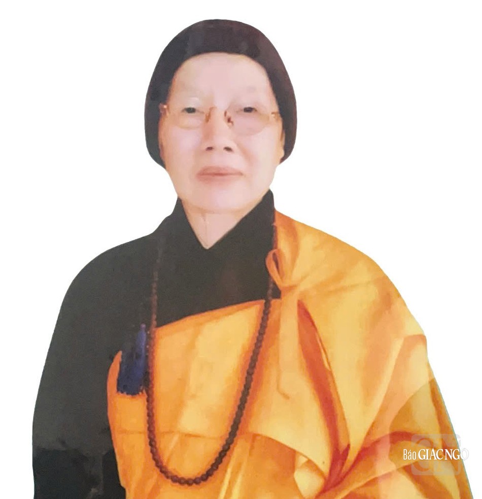 Chân dung Ni trưởng Mạn Đà La