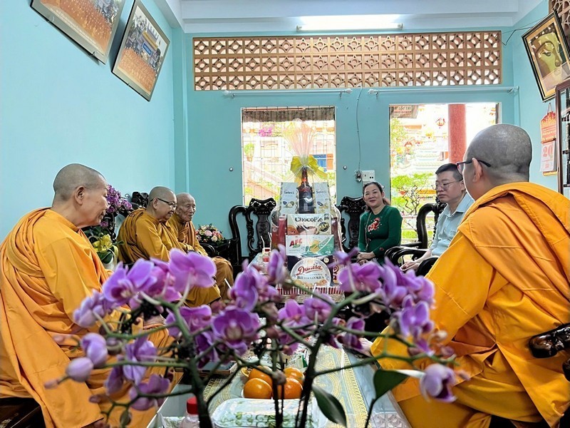 Chư tôn đức Ni tịnh xá Ngọc Phương đón tiếp đoàn