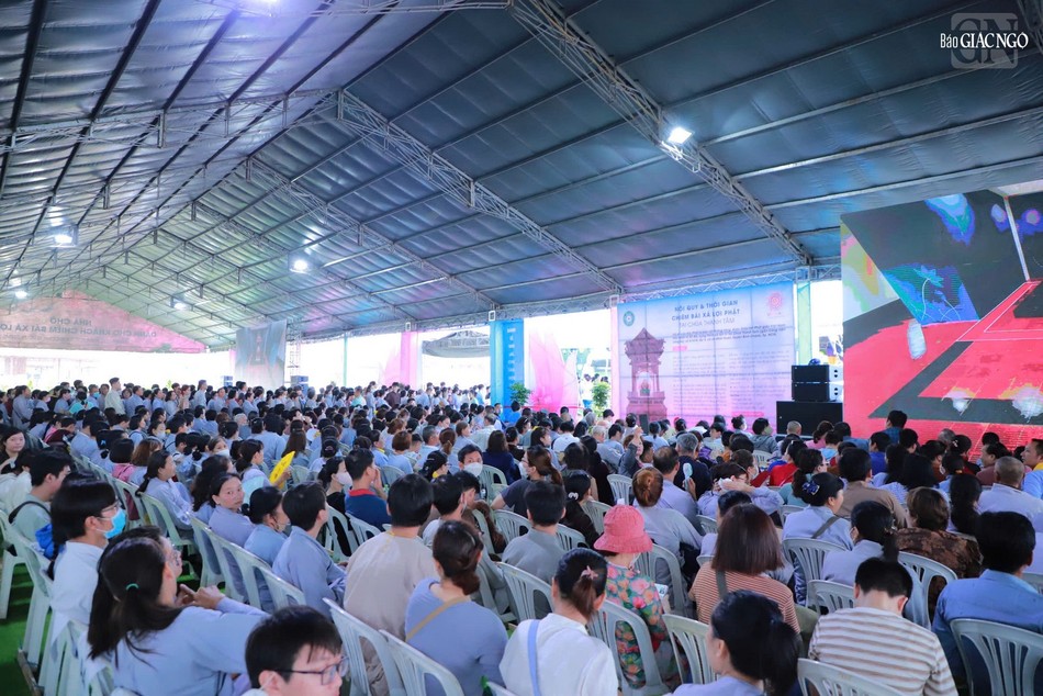 Tăng Ni, Phật tử có thể về chùa Thanh Tâm chiêm bái xá-lợi Đức Phật từ ngày 3-5 (6-4-Ất Tỵ) đến trưa ngày 8-5 (11-4-Ất Tỵ)