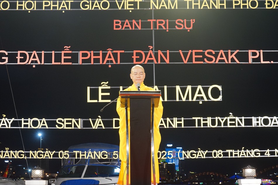 Thượng tọa Thích Thông Đạo phát biểu tri ân