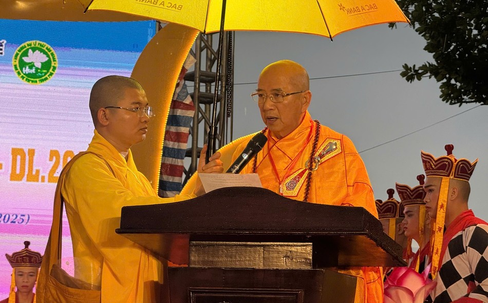 Hòa thượng Thích Khế Chơn tuyên đọc Thông điệp Đại lễ Vesak 2025 của Tổng Thư ký Liên Hiệp Quốc
