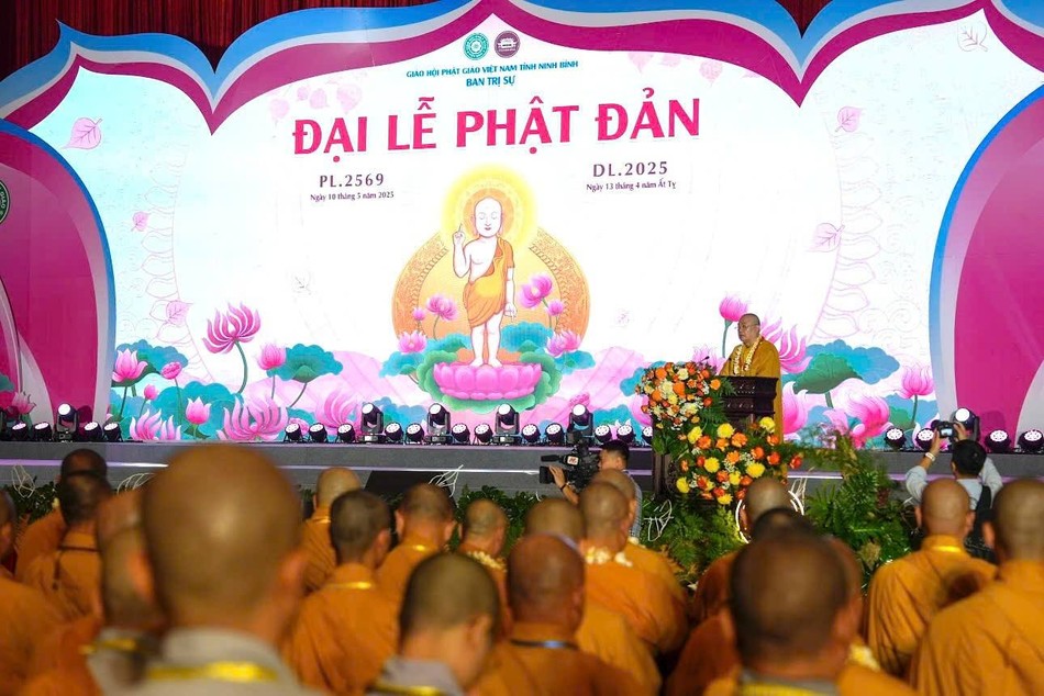 Trưởng lão Hòa thượng Thích Thanh Nhiễu tuyên đọc Thông điệp Đại lễ Phật đản Phật lịch 2569 của Đức Pháp chủ GHPGVN