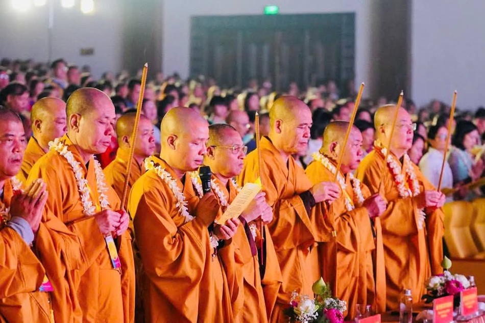 Chư tôn giáo phẩm niêm hương