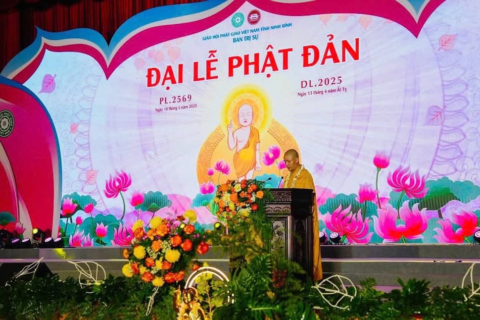 Thượng tọa Thích Minh Quang đọc Diễn văn Đại lễ Phật đản của Trưởng lão Hòa thượng Chủ tịch Hội đồng Trị sự