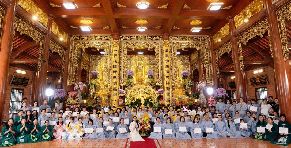 Phật tử quy y Tam bảo tại chùa Thiên Quang Phật tử quy y Tam bảo tại chùa Thiên Quang