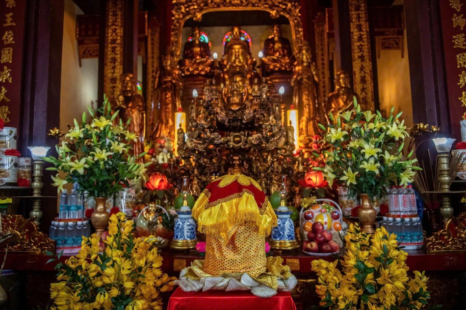 Xá-lợi Phật được tôn trí tại chánh điện của chùa Quán Sứ