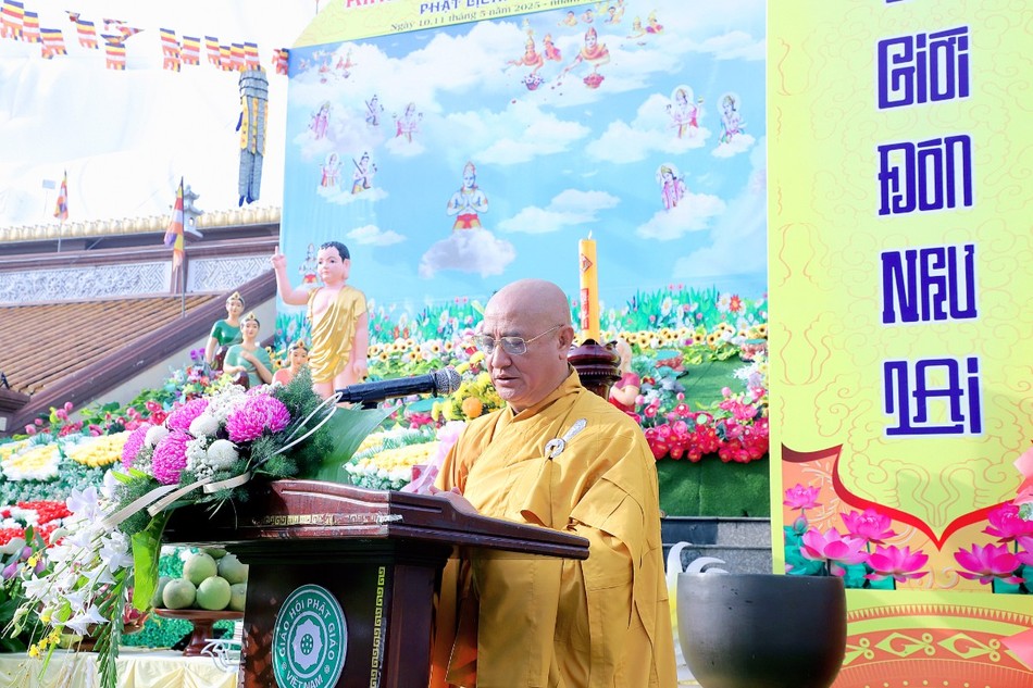 Hòa thượng Thích Huệ Thông cung tuyên Thông điệp Đại lễ Phật đản Phật lịch 2569 của Đức Pháp chủ GHPGVN