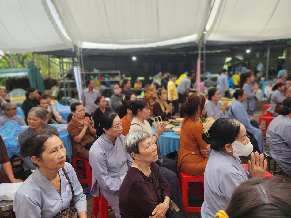 Phật tử về chùa Tịnh Quang dự lễ Phật tử về chùa Tịnh Quang dự lễ