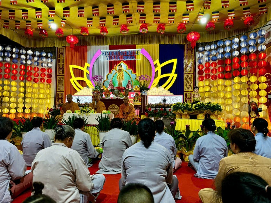 Quang cảnh buổi lễ Quang cảnh buổi lễ