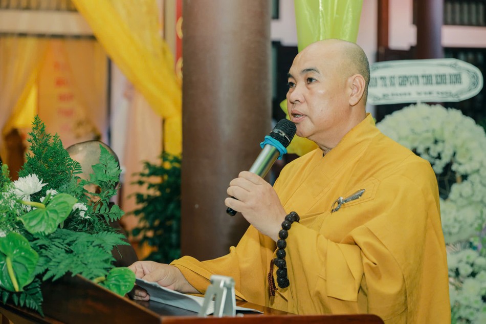 Thượng tọa Thích Nhuận Trí cung tuyên tiểu sử Hòa thượng Thích Đồng Quả