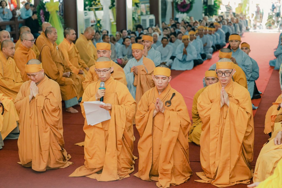 Đại diện môn đồ pháp quyến dâng lời tưởng niệm Hòa thượng ân sư