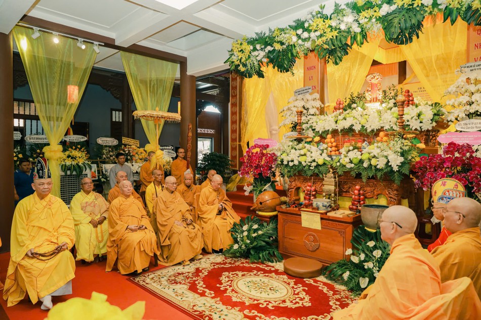 Chư tôn giáo phẩm chứng minh buổi lễ