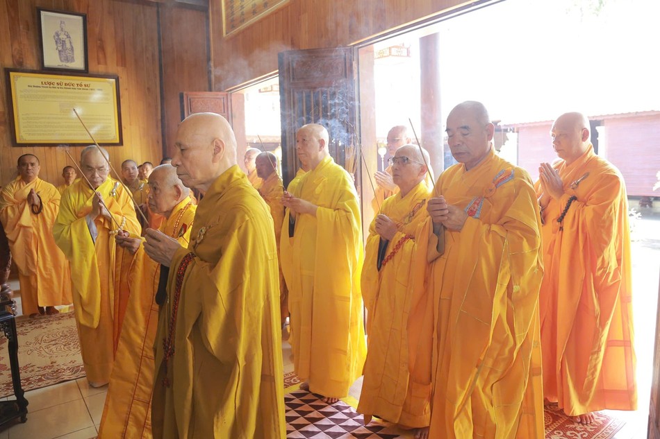 Khóa lễ tưởng niệm trang nghiêm diễn ra tại tổ đình Kim Tiên Khóa lễ tưởng niệm trang nghiêm diễn ra tại tổ đình Kim Tiên