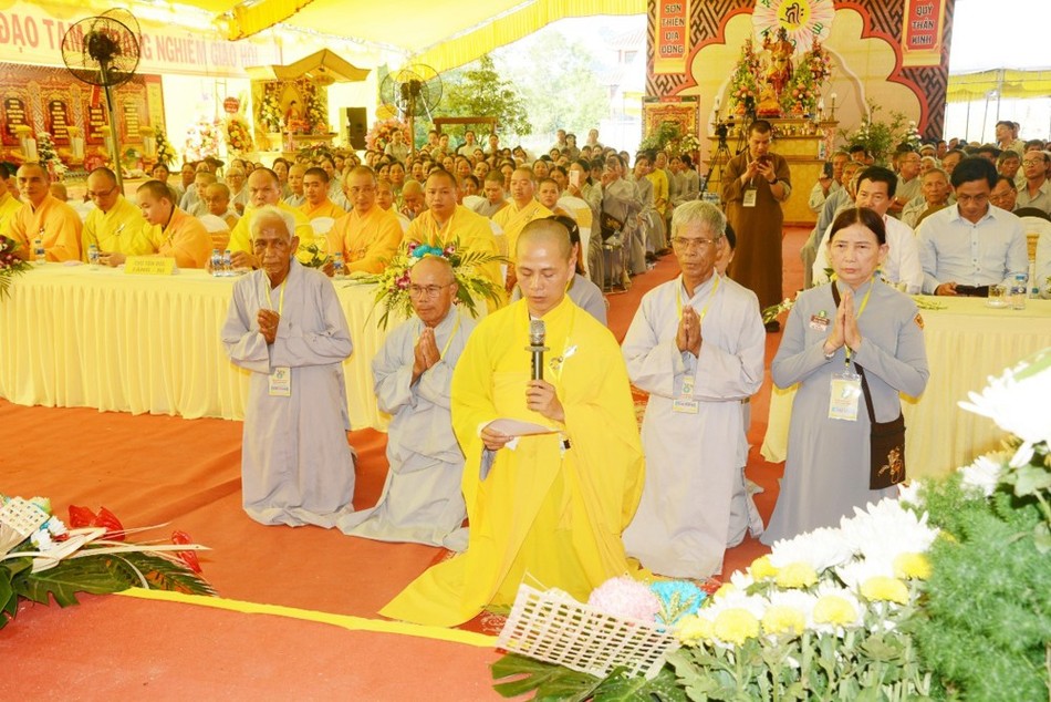 Đại đức Thích Huệ Quang dâng lời phát nguyện Đại đức Thích Huệ Quang dâng lời phát nguyện