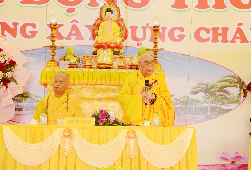 Hòa thượng Thích Thiện Tấn ban đạo từ