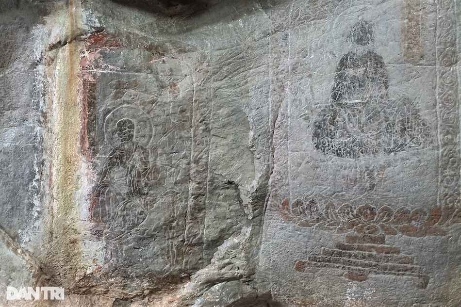 Các bức họa 18 vị La-hán được khắc sâu vào vách đá trong hang ở chùa Phong Phú Các bức họa 18 vị La-hán được khắc sâu vào vách đá trong hang ở chùa Phong Phú