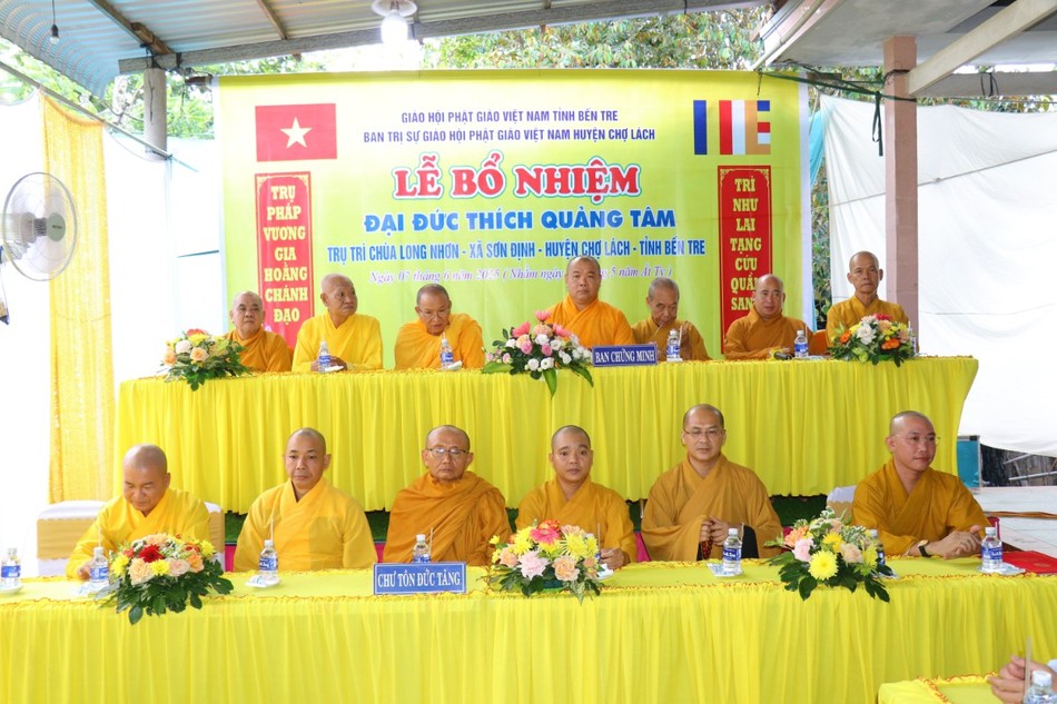 Chư tôn đức chứng minh buổi lễ