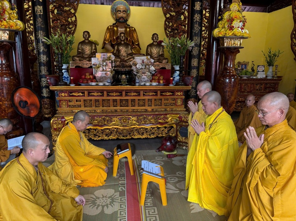 Theo hạ lạp, mỗi lượt 3 vị tác pháp an cư Theo hạ lạp, mỗi lượt 3 vị tác pháp an cư