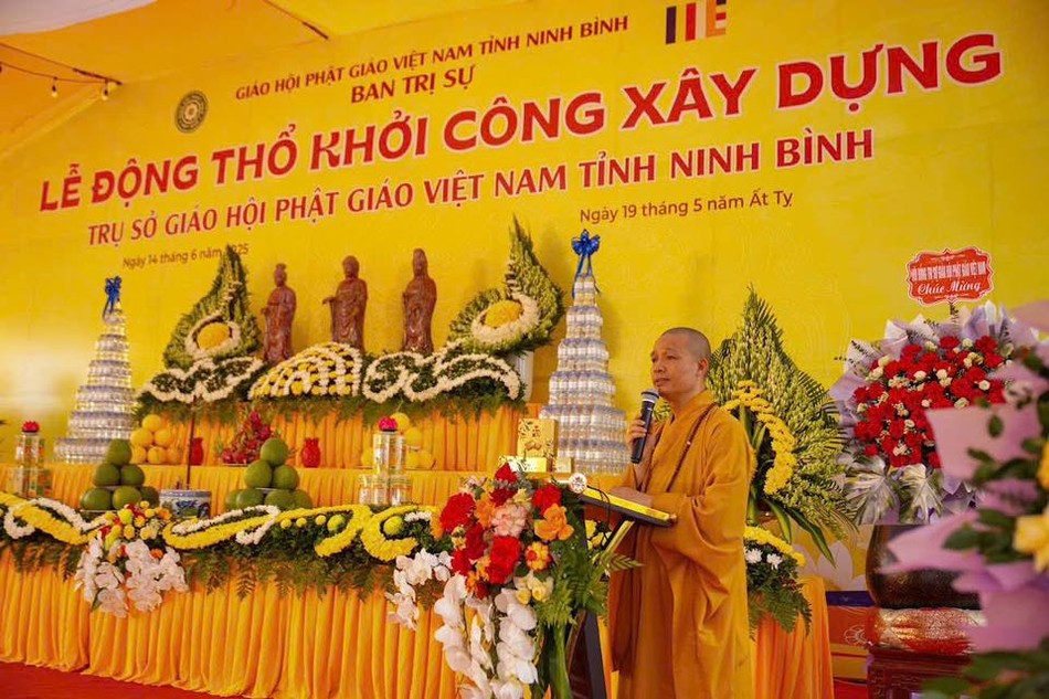 Thượng tọa Thích Minh Quang phát biểu khai mạc