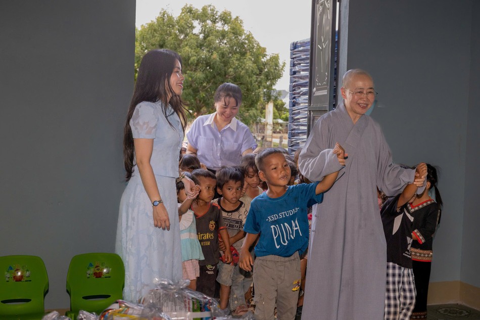 Cô trò nhận lớp học mới - mơ ước bấy lâu nay đã thành hiện thực Cô trò nhận lớp học mới - mơ ước bấy lâu nay đã thành hiện thực